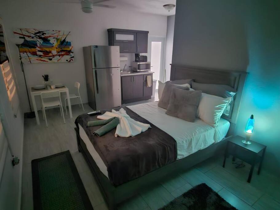 Urban Lodgings One @ Roosevelt 457 San Juan Kültér fotó